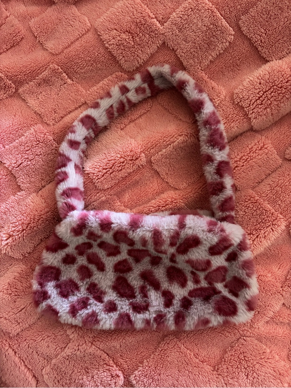 Y2K fuzzy pink cheetah print bag